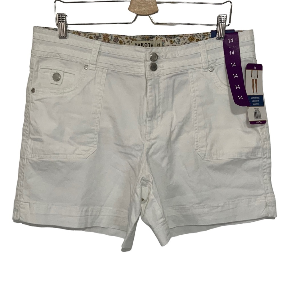 Dakota Blue Mid Rise White Shorts NWT